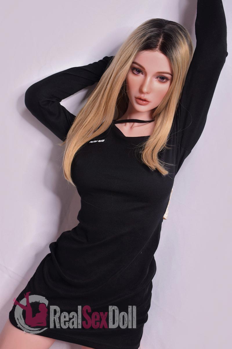 ElsaBabe Ricci sex doll