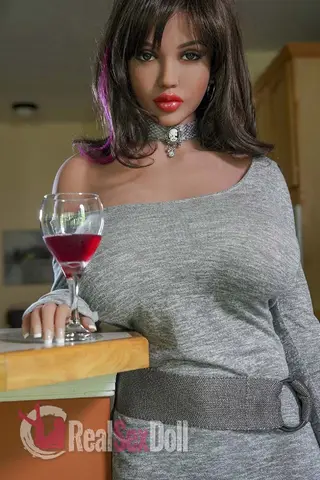 YL Doll Lucrezia sex doll